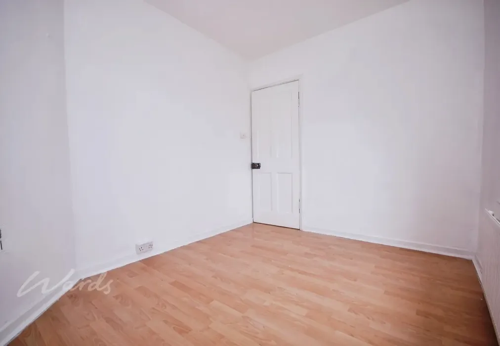 symons bed 2 - Symons Avenue Chatham ME4 - Wards of Kent