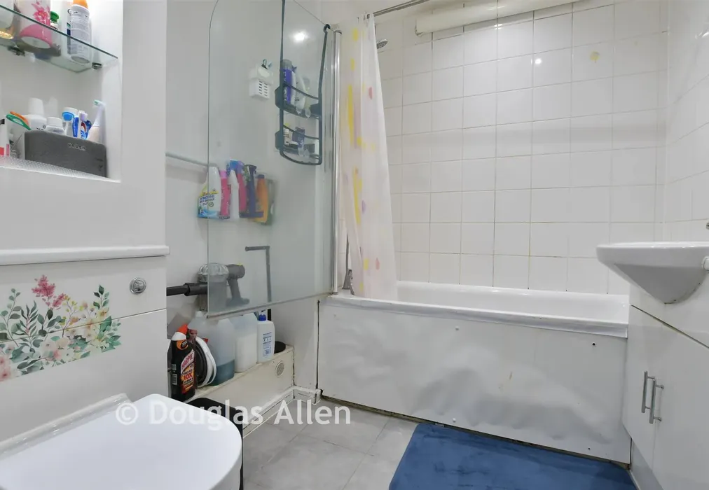 Bathroom - Ager Avenue, Dagenham, Essex - Wards of Kent