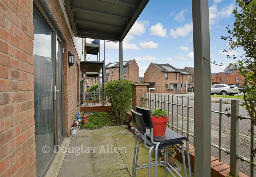 Balcony / Terrace - Ager Avenue, Dagenham, Essex - Wards of Kent
