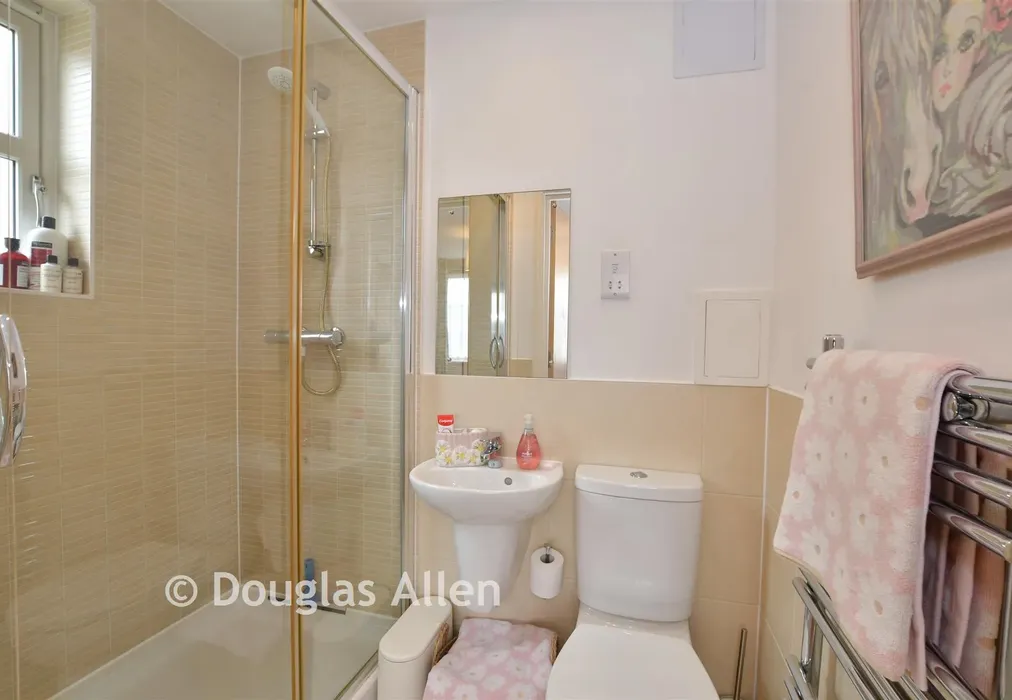 En-Suite - Herschell Court, Basildon, Essex - Wards of Kent
