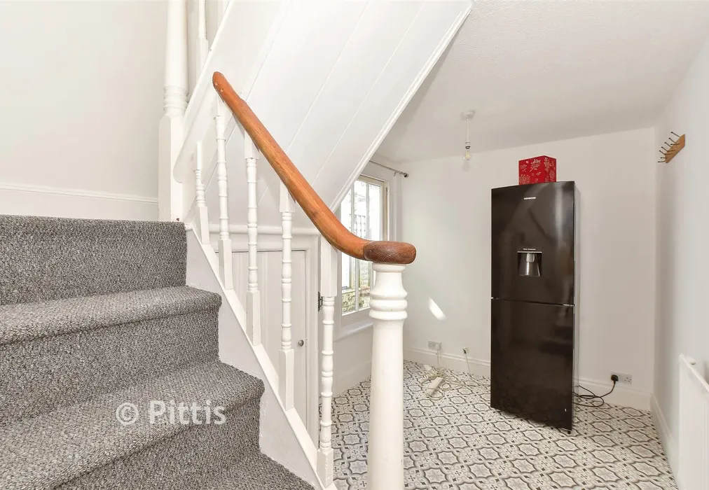 Dining Room - Arctic Road, Cowes, Isle of Wight - Wards of Kent