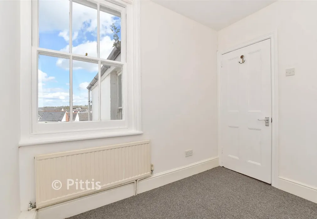 Bedroom 2 - Arctic Road, Cowes, Isle of Wight - Wards of Kent