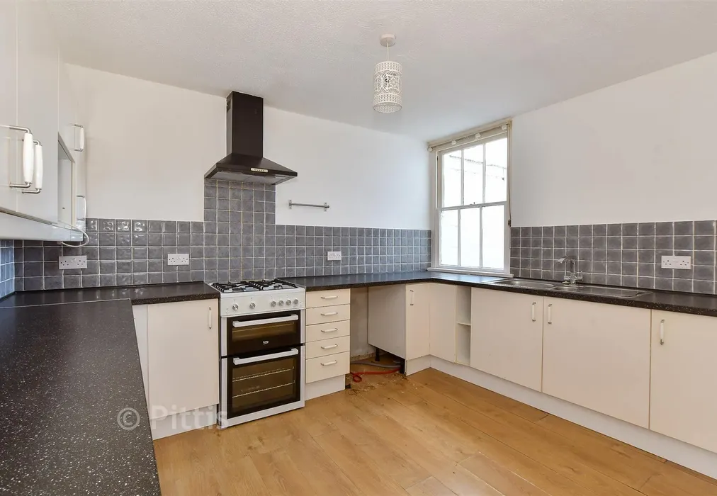 Kitchen - Arctic Road, Cowes, Isle of Wight - Wards of Kent