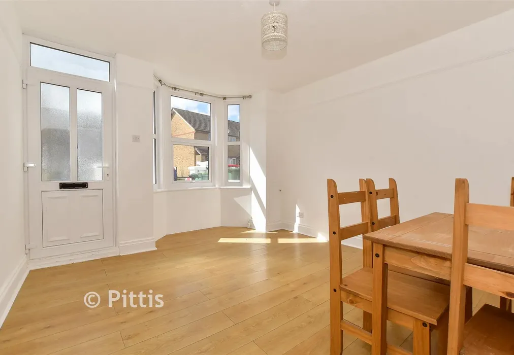 Lounge - Arctic Road, Cowes, Isle of Wight - Wards of Kent