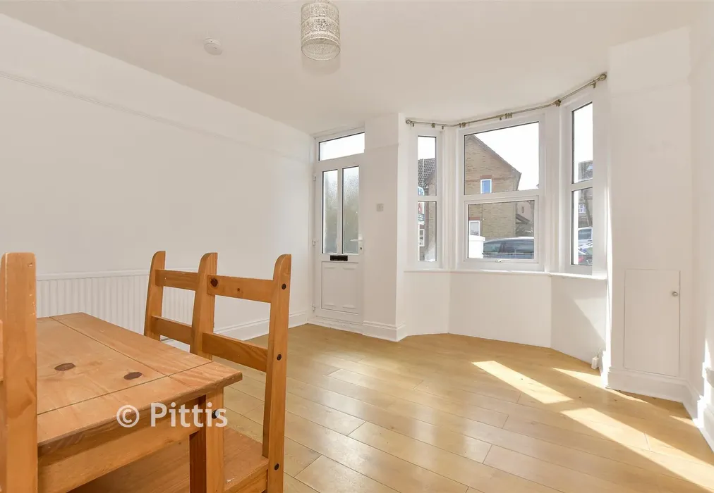 Lounge - Arctic Road, Cowes, Isle of Wight - Wards of Kent