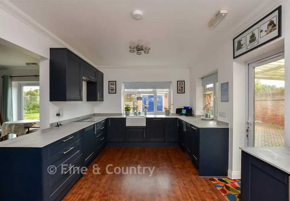 Kitchen - Western Esplanade, Broadstairs, Kent - Wards of Kent