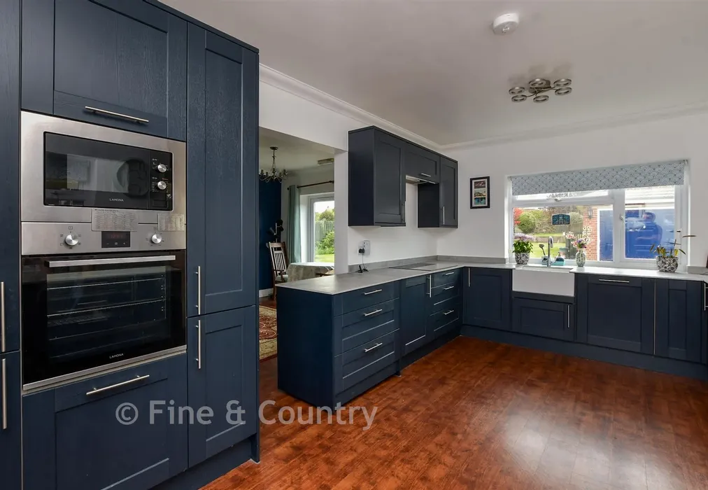 Kitchen - Western Esplanade, Broadstairs, Kent - Wards of Kent