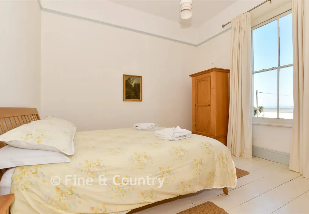 Bedroom 4 - The Strand, Ryde, Isle of Wight - Wards of Kent
