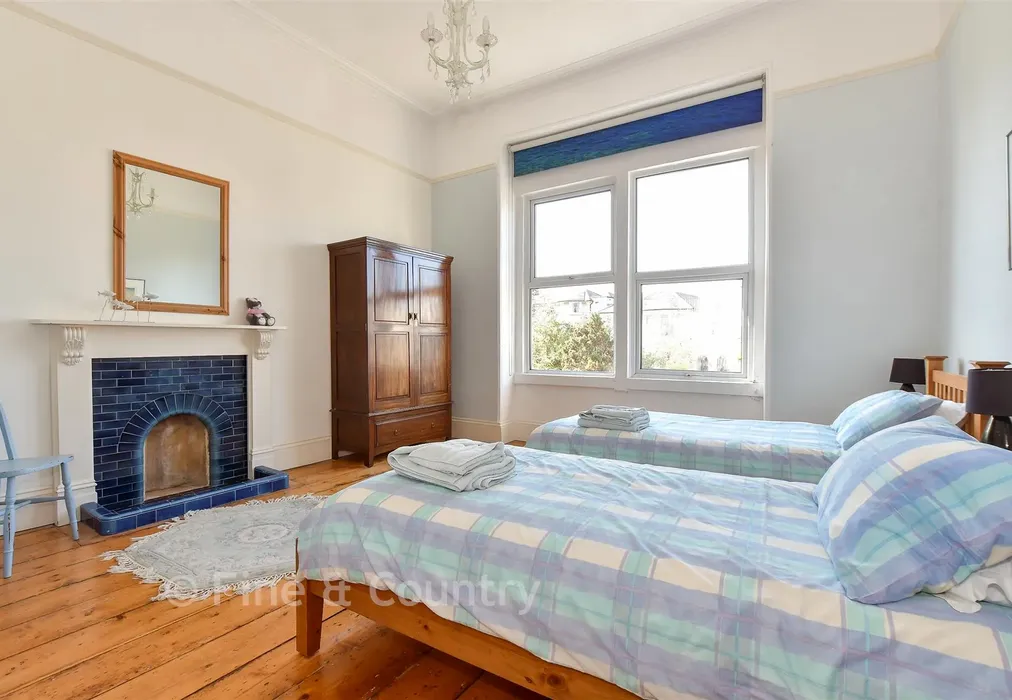 Bedroom 3 - The Strand, Ryde, Isle of Wight - Wards of Kent