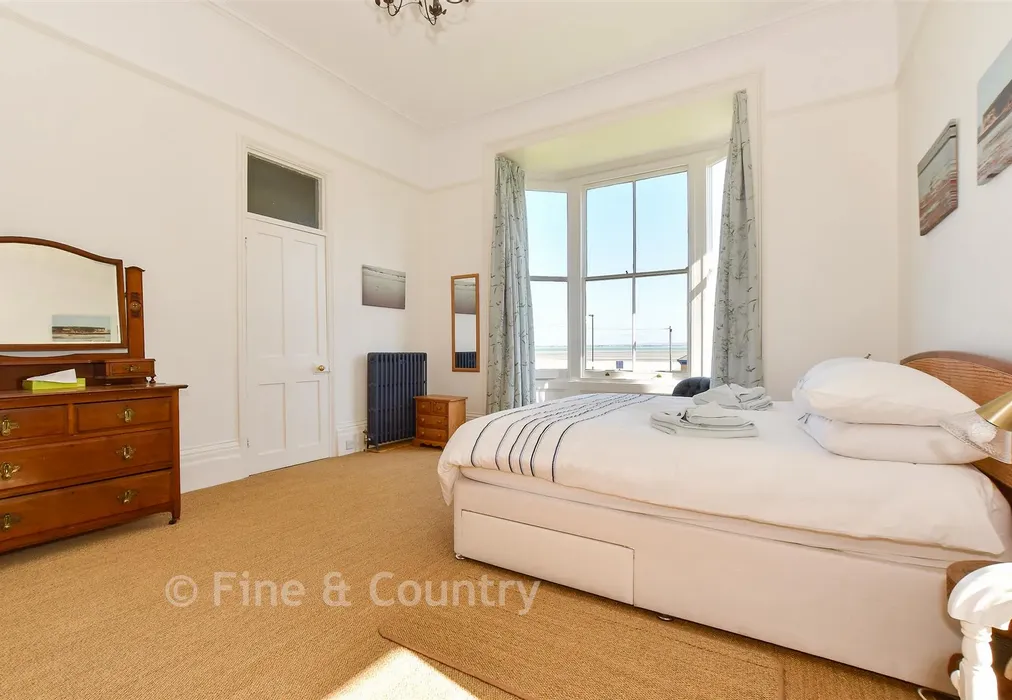 Bedroom 1 - The Strand, Ryde, Isle of Wight - Wards of Kent