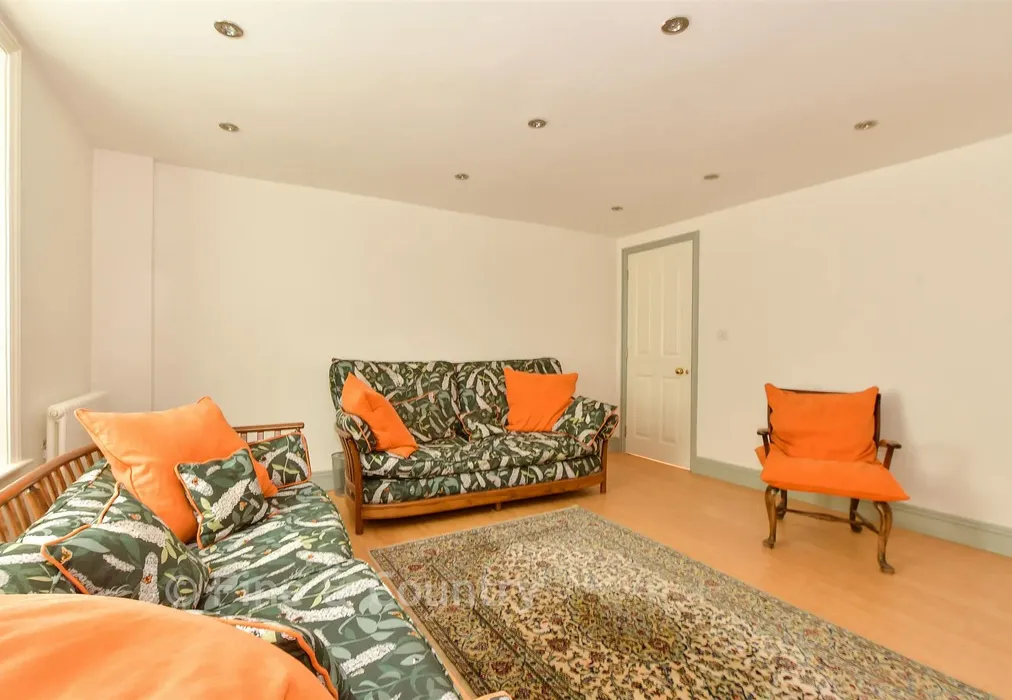 Sitting Room - The Strand, Ryde, Isle of Wight - Wards of Kent