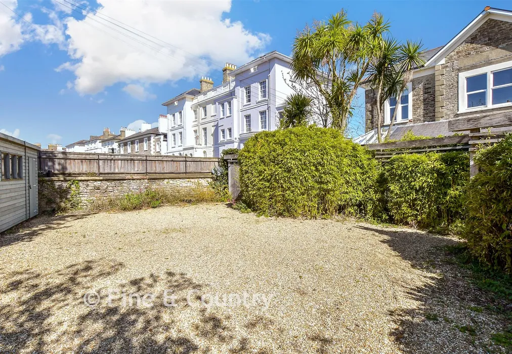 Driveway/Parking - The Strand, Ryde, Isle of Wight - Wards of Kent