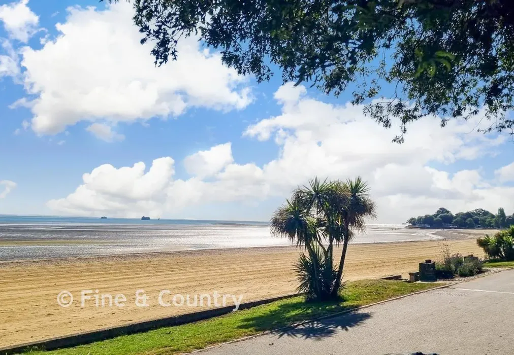 Surrounding Area - The Strand, Ryde, Isle of Wight - Wards of Kent