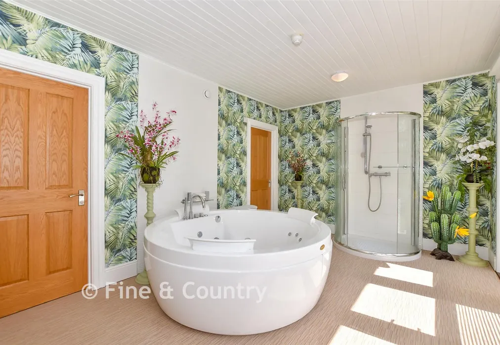 En-Suite Bathroom - Highfield Road, Shanklin, Isle of Wight - Wards of Kent