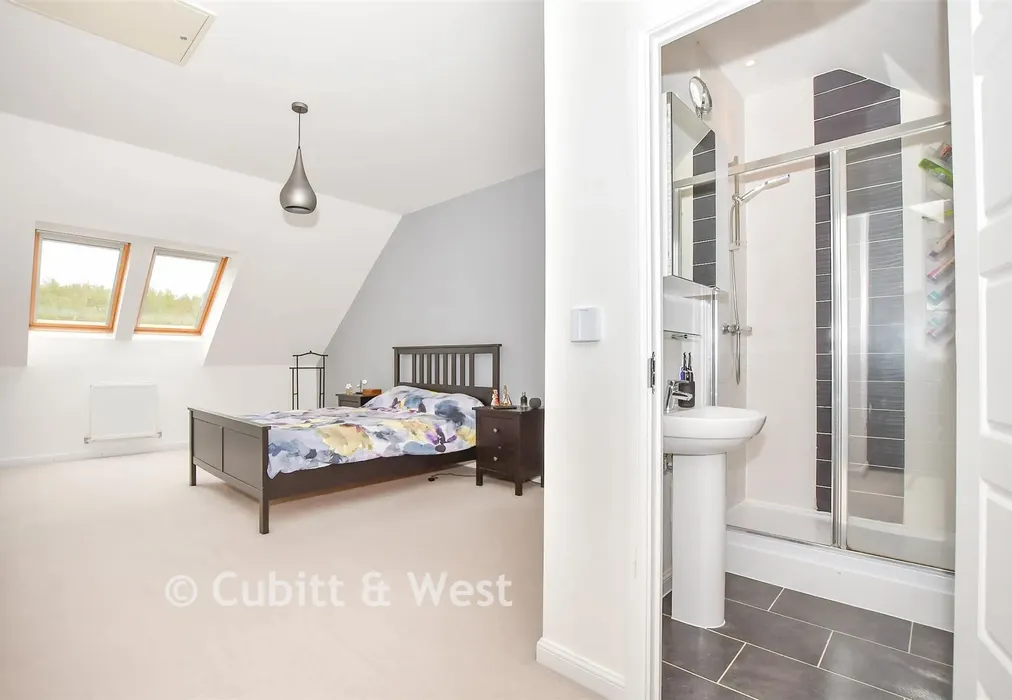 Bedroom 1 - Ashurst Way, East Grinstead, West Sussex - Wards of Kent