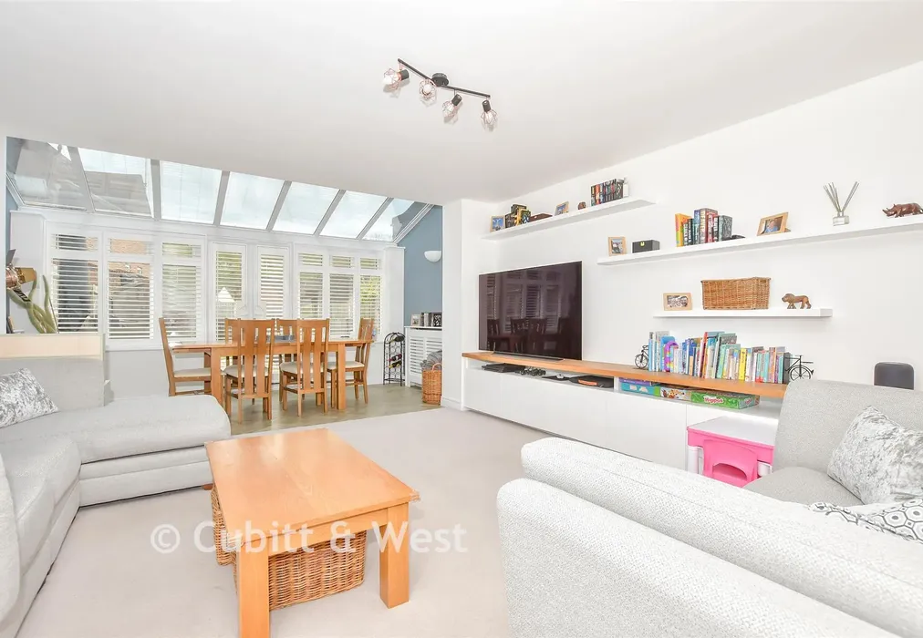 Lounge/Diner - Ashurst Way, East Grinstead, West Sussex - Wards of Kent