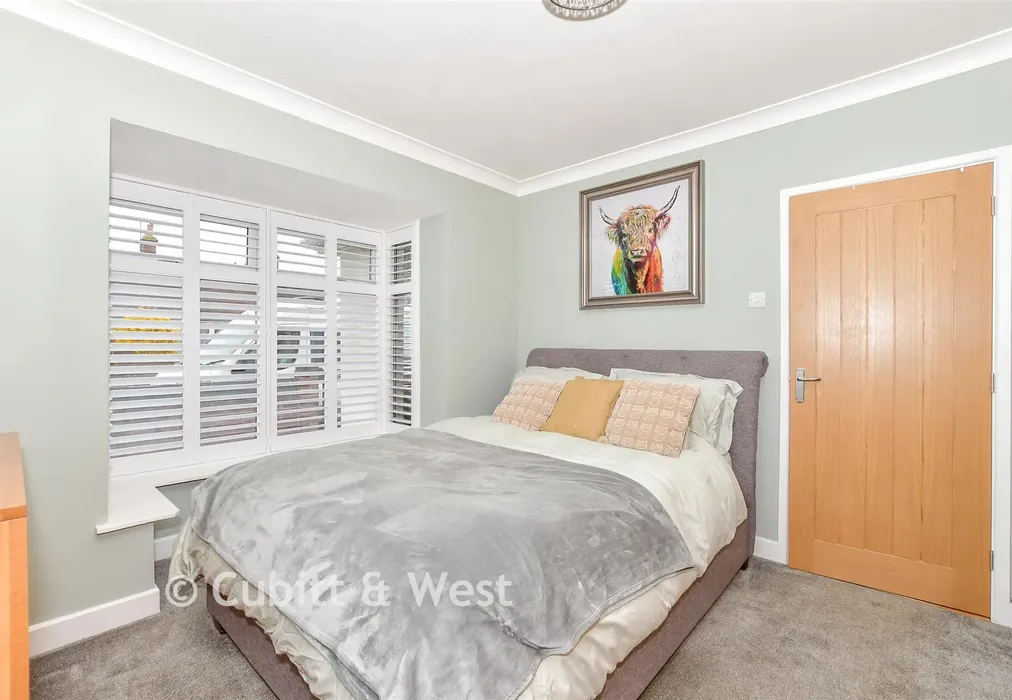 Bedroom 1 - Victoria Road, Emsworth, Hampshire - Wards of Kent