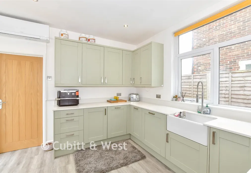 Kitchen - Victoria Road, Emsworth, Hampshire - Wards of Kent