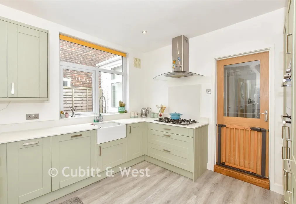 Kitchen - Victoria Road, Emsworth, Hampshire - Wards of Kent