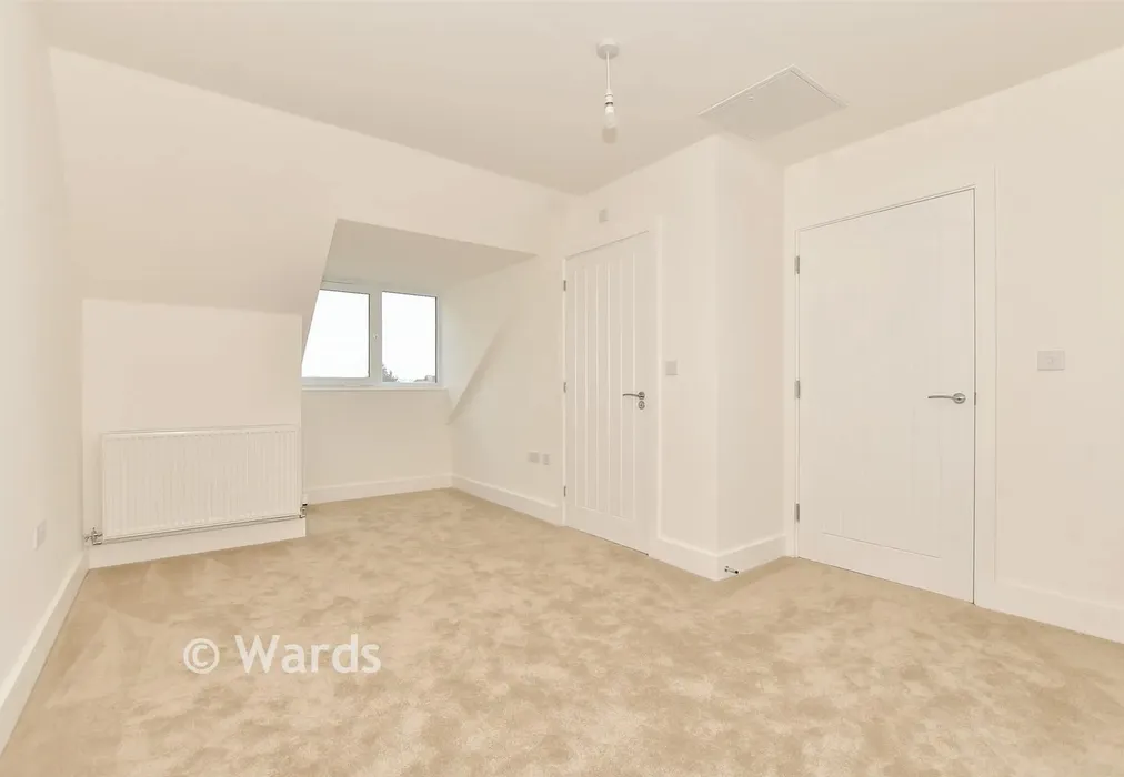 Bedroom 1 - Sutherland Park, Boundary Road, Hythe, Kent - Wards of Kent