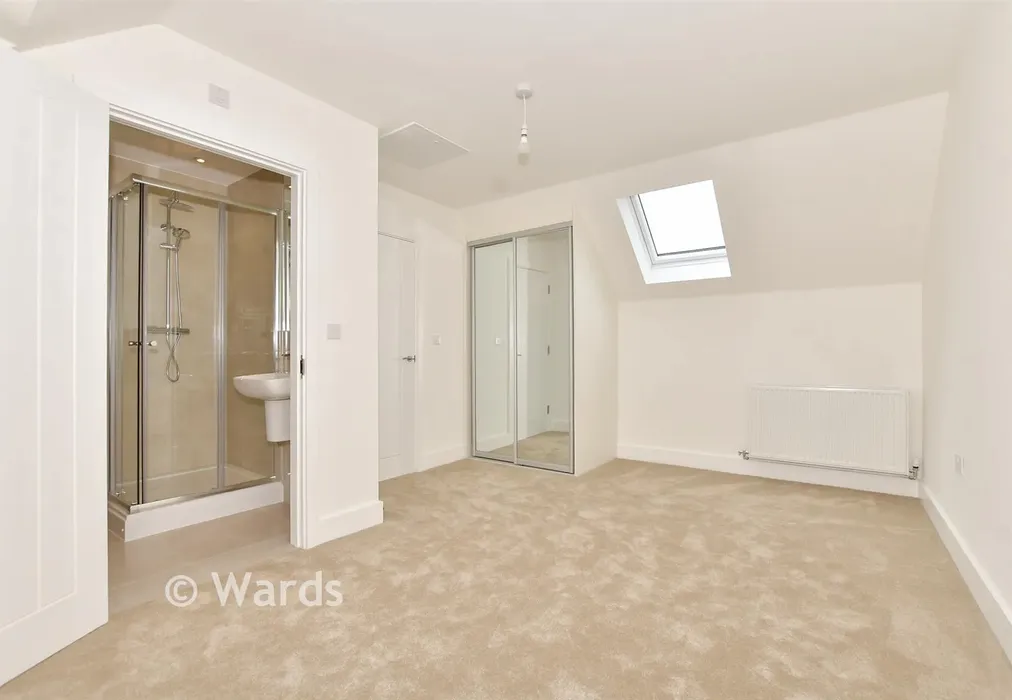 Bedroom 1 - Sutherland Park, Boundary Road, Hythe, Kent - Wards of Kent