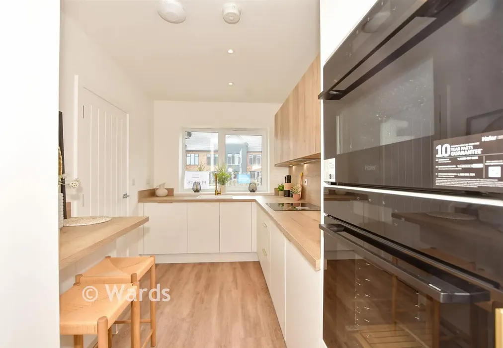 Internal Lifestyle Photograph - Sutherland Park, Boundary Road, Hythe, Kent - Wards of Kent