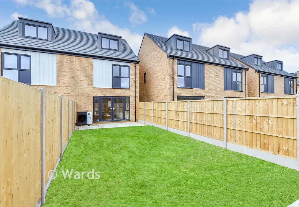 Rear Garden - Sutherland Park, Boundary Road, Hythe, Kent - Wards of Kent
