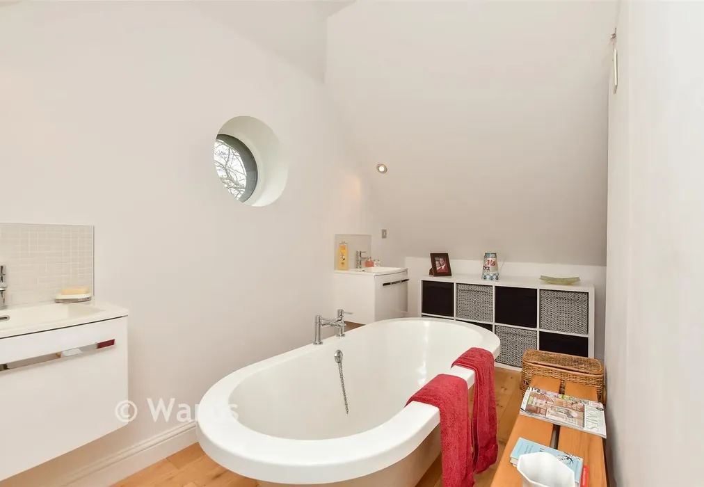 Bedroom 1 - Wrotham Road, Meopham, Kent - Wards of Kent