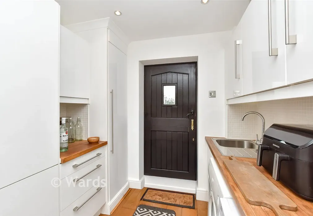 Utility Room - Wrotham Road, Meopham, Kent - Wards of Kent