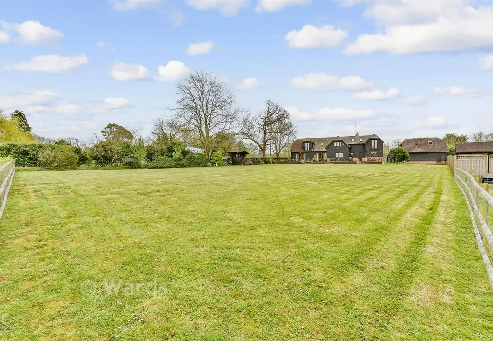 Rear Garden - Wrotham Road, Meopham, Kent - Wards of Kent