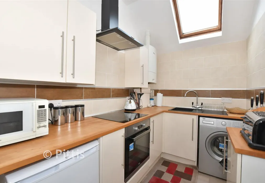 Kitchen - St. Boniface Road, Ventnor, Isle of Wight - Wards of Kent