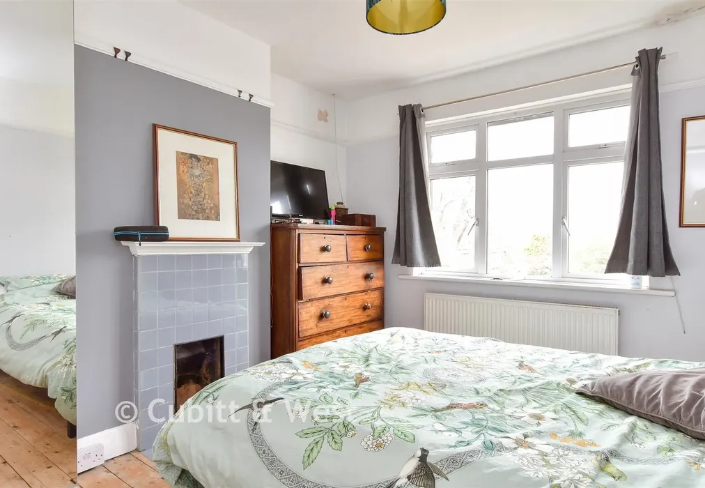 Bedroom 1 - Carden Avenue, Brighton, East Sussex - Wards of Kent
