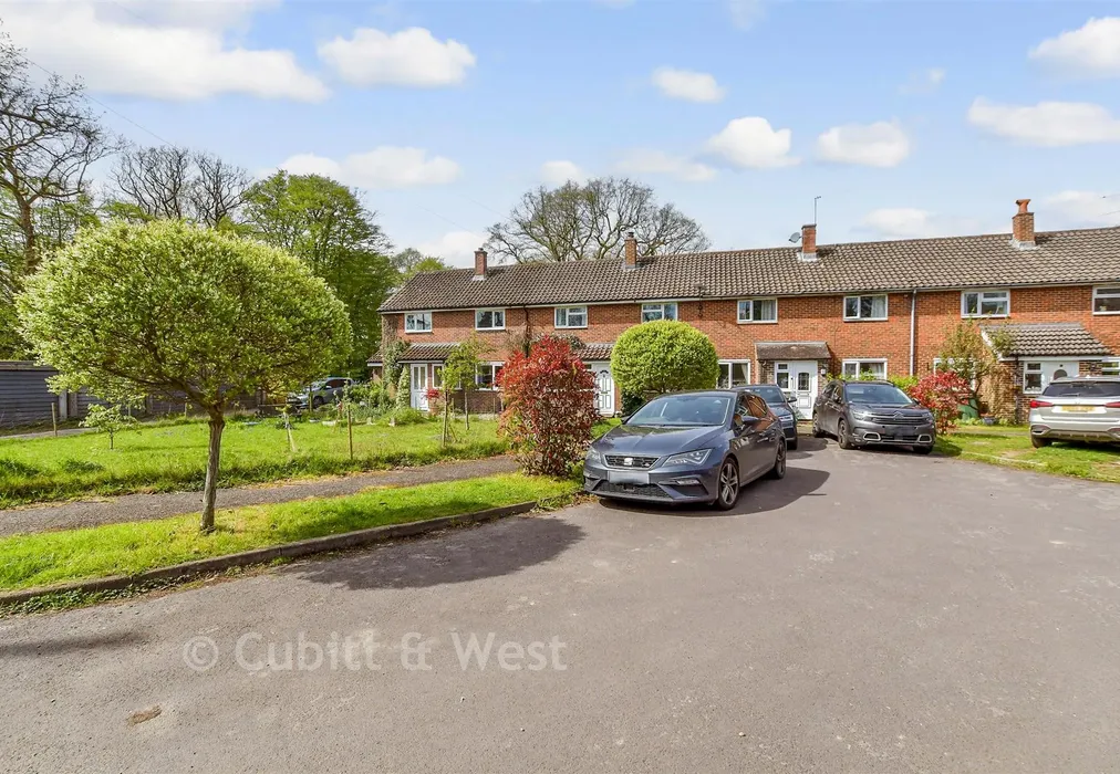 Driveway/Parking. Nn - Langhurst Close, Horsham, West Sussex - Wards of Kent