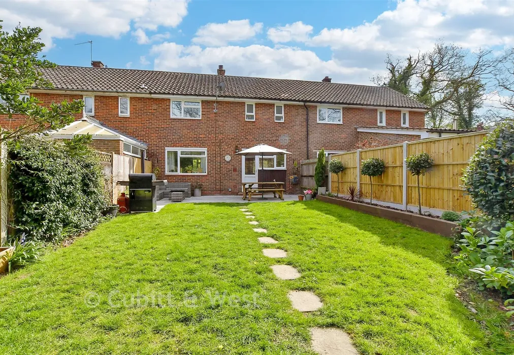 Rear Garden - Langhurst Close, Horsham, West Sussex - Wards of Kent