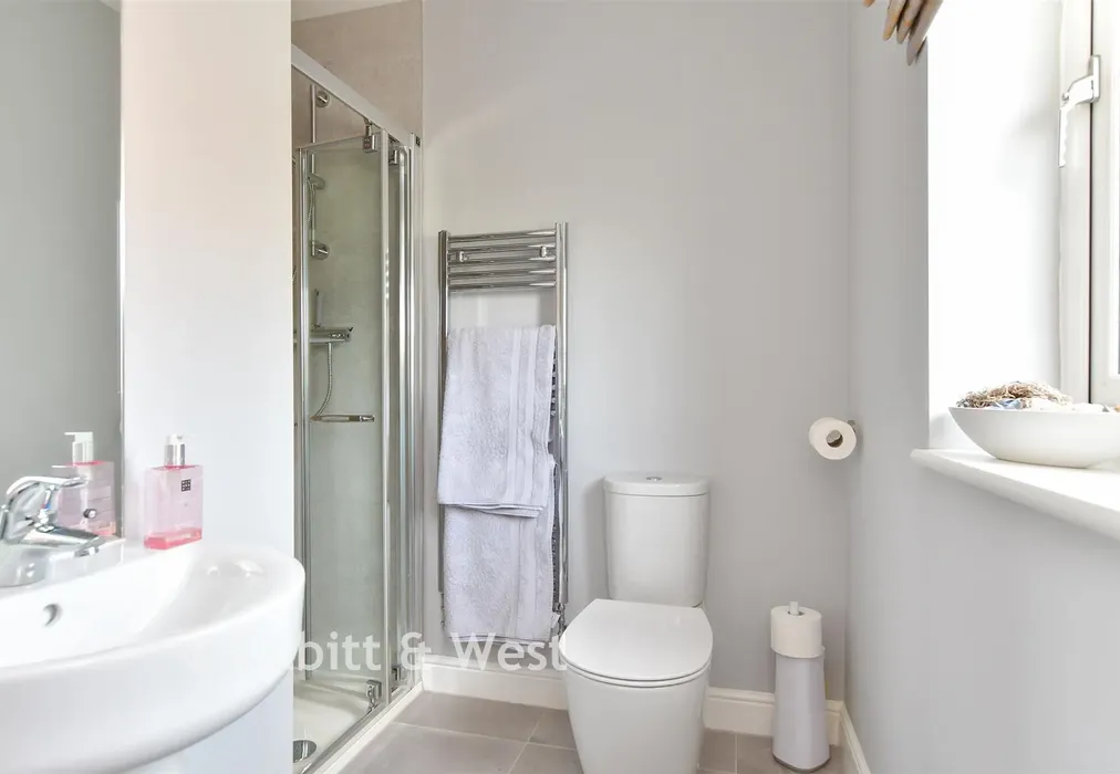 En-Suite Shower Room - Skylark Way, Barnham, Bognor Regis, West Sussex - Wards of Kent