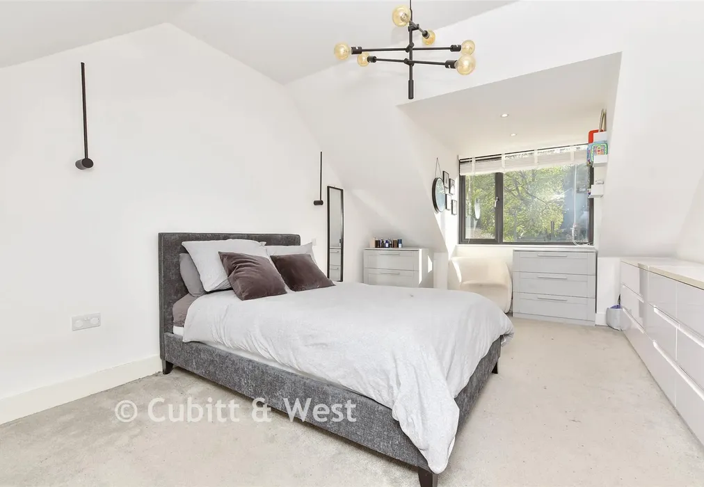 Bedroom - Old Lodge Lane, Purley, Surrey - Wards of Kent