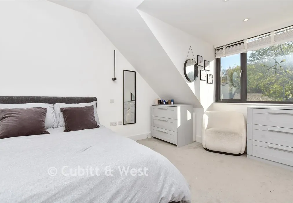 Bedroom - Old Lodge Lane, Purley, Surrey - Wards of Kent