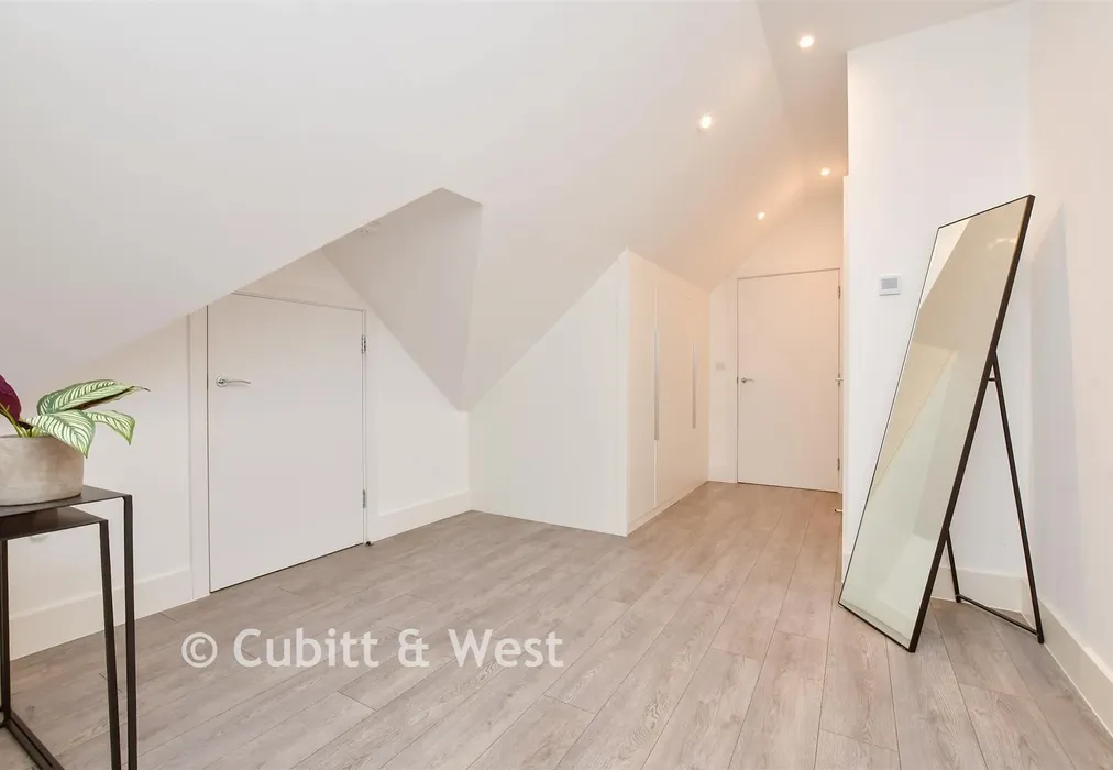 Entrance Hall - Old Lodge Lane, Purley, Surrey - Wards of Kent