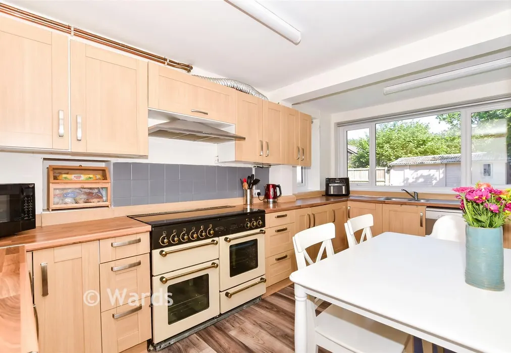 Kitchen - Hermitage Lane, Aylesford, Kent - Wards of Kent