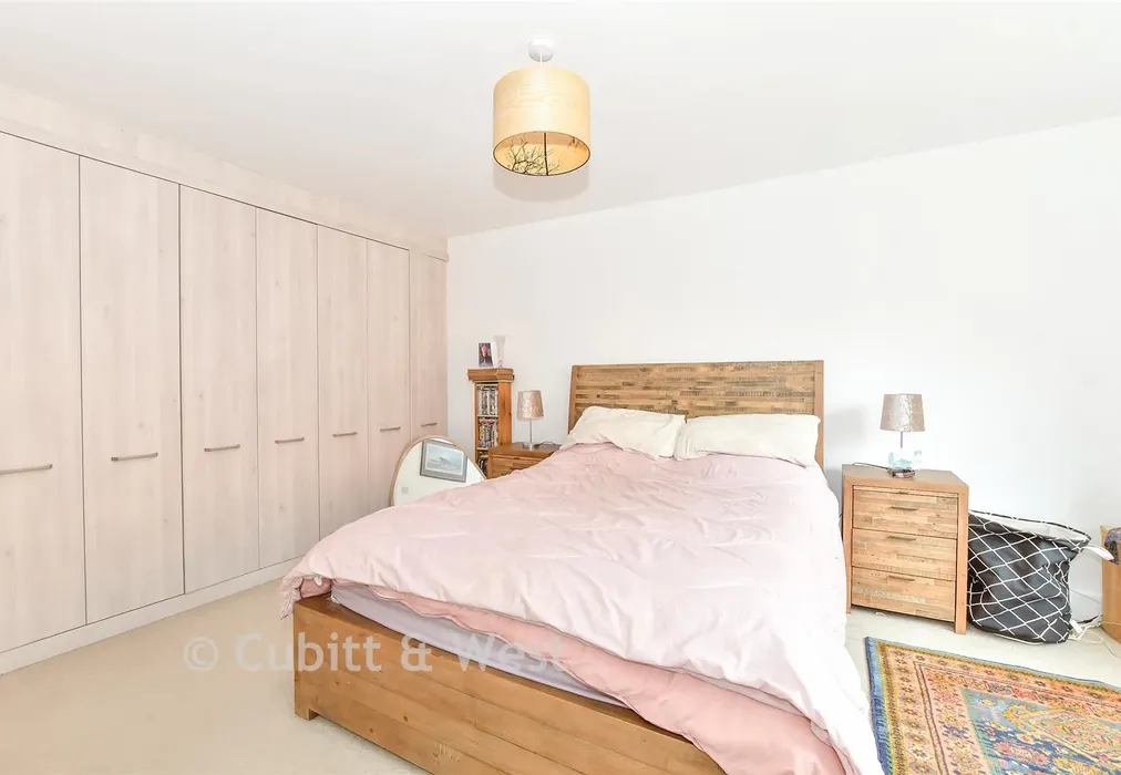 Bedroom 1 - North Mead, Chichester, West Sussex - Wards of Kent
