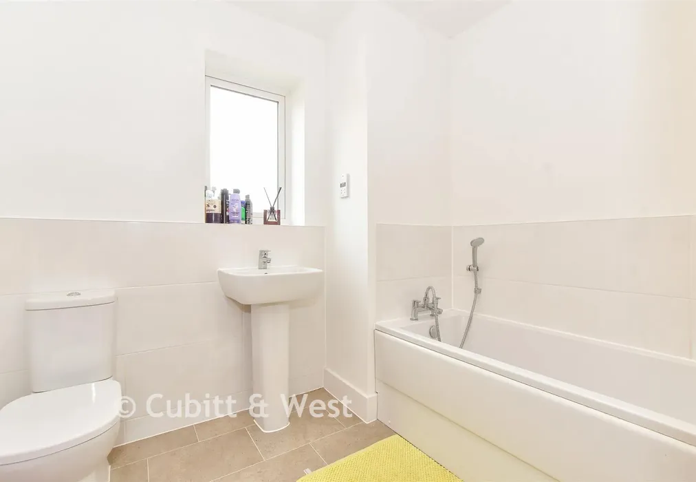 Bathroom - North Mead, Chichester, West Sussex - Wards of Kent