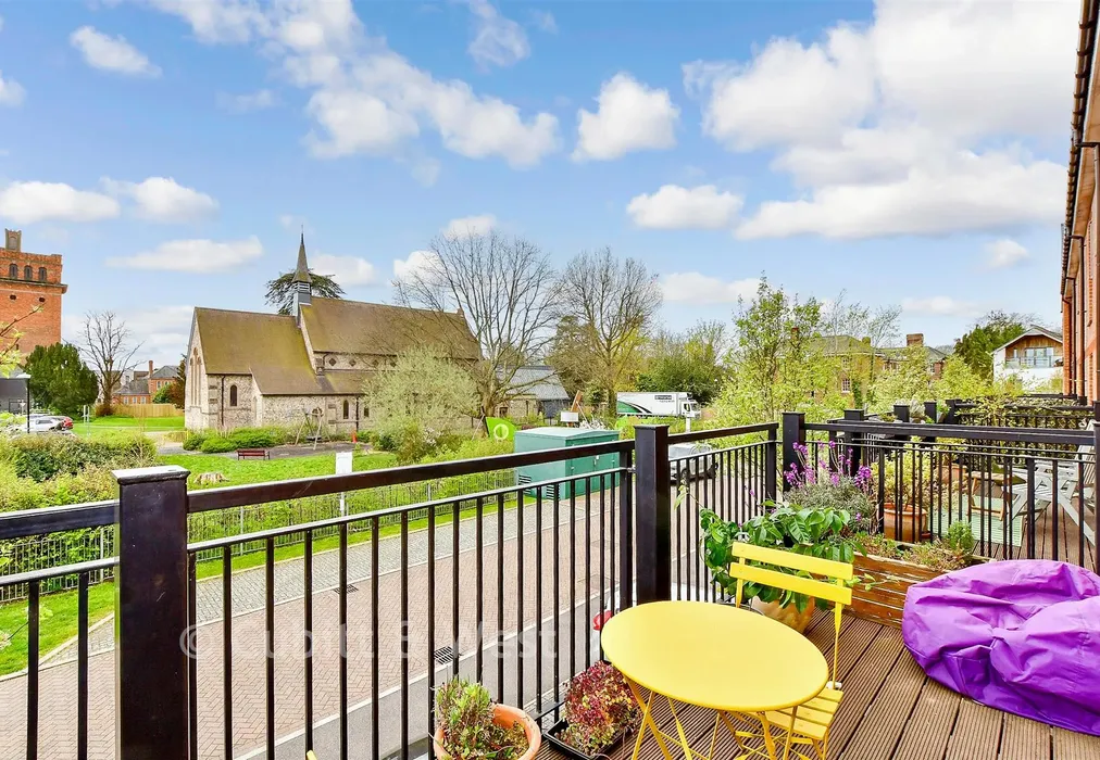 Balcony / Terrace - North Mead, Chichester, West Sussex - Wards of Kent
