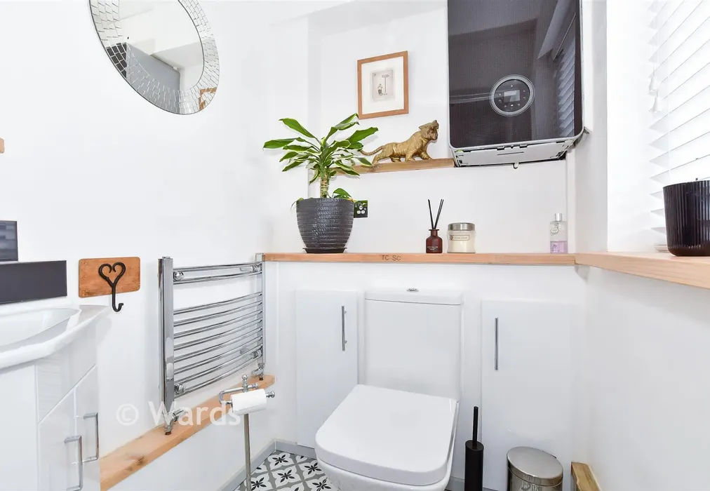 Cloakroom - Ashford Road, Bearsted, Maidstone, Kent - Wards of Kent