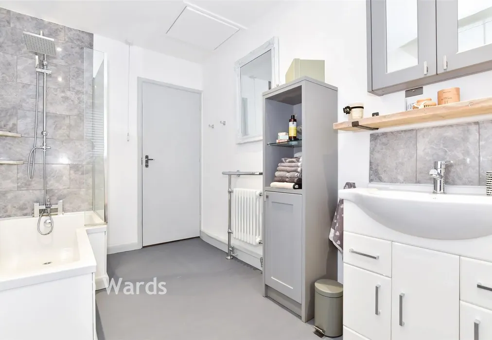 Bathroom - Ashford Road, Bearsted, Maidstone, Kent - Wards of Kent