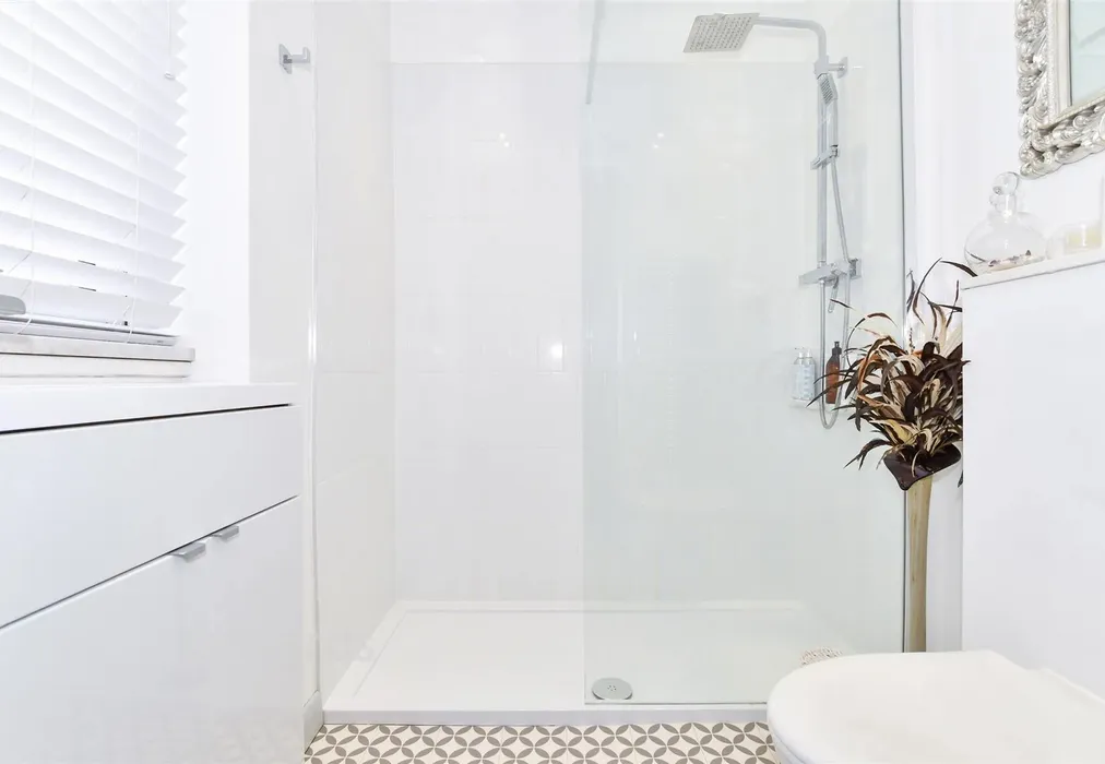 En-Suite Shower Room - Ashford Road, Bearsted, Maidstone, Kent - Wards of Kent