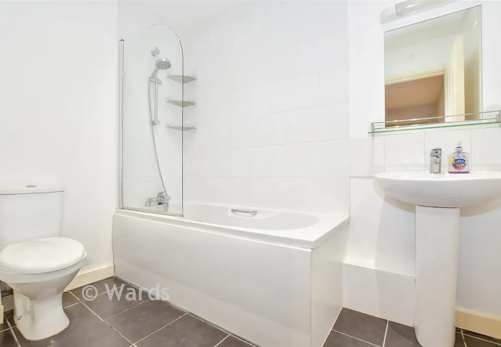 Bathroom - High Street, Snodland, Kent - Wards of Kent