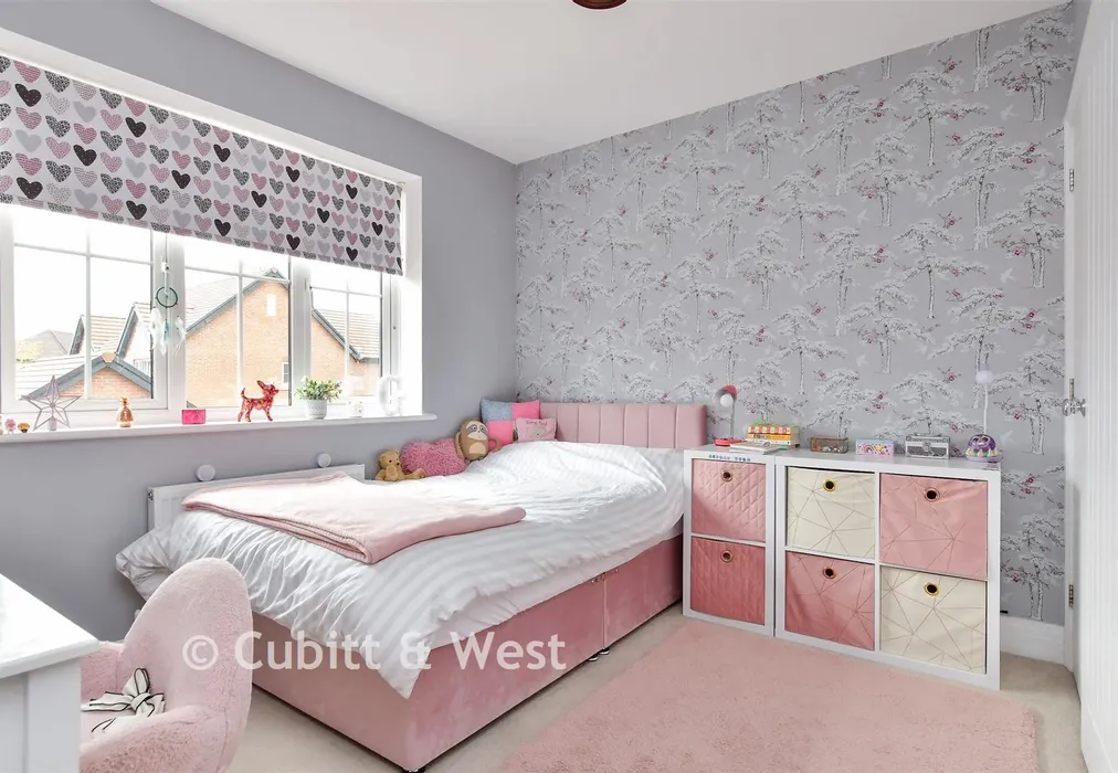 Bedroom 1 - Clarks Croft, Ringmer, Lewes, East Sussex - Wards of Kent