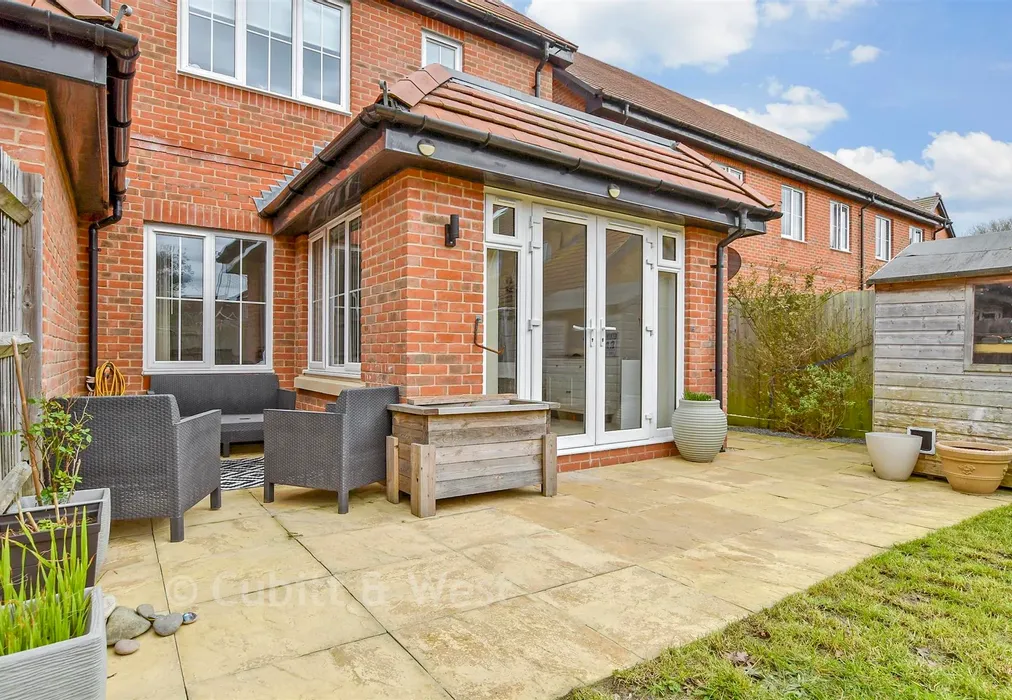 Rear Garden - Clarks Croft, Ringmer, Lewes, East Sussex - Wards of Kent