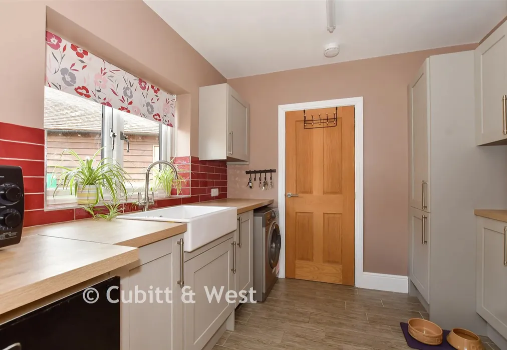 Utility Room - Dunsfold Road, Alfold, Cranleigh, Surrey - Wards of Kent
