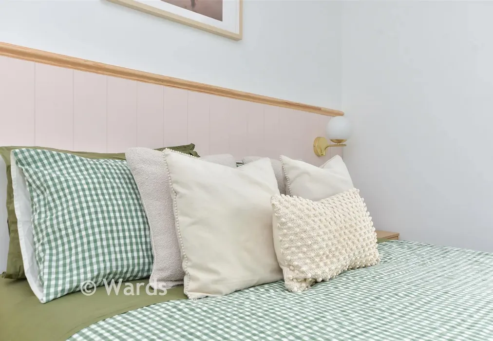 Bedroom 1 - Kings Close, Broadstairs, Kent - Wards of Kent